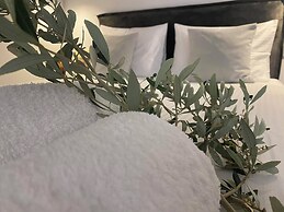 Oniropetra Luxury Suites