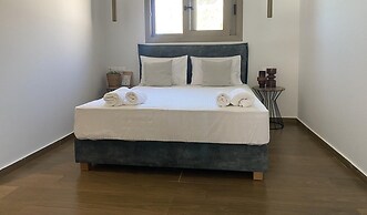 Oniropetra Luxury Suites