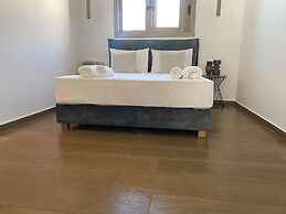 Oniropetra Luxury Suites