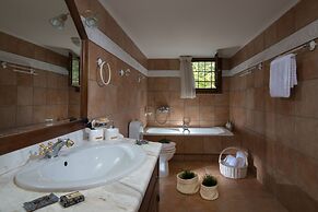 Oniropetra Luxury Suites