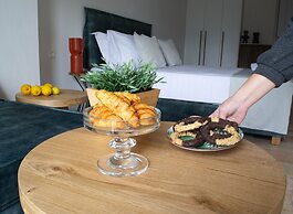 Oniropetra Luxury Suites