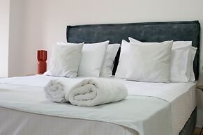 Oniropetra Luxury Suites