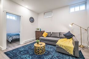 Spacious Newly Renovated 1 Bedroom Suite