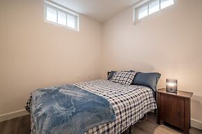 Spacious Newly Renovated 1 Bedroom Suite
