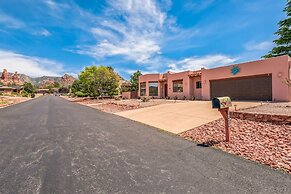 Beautiful Sedona Home, Redrock Views, Hot Tub and Free Bike by RedAwni