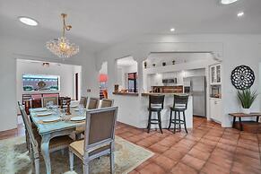 Beautiful Sedona Home, Redrock Views, and Hot Tub by RedAwning