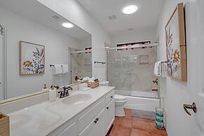 Beautiful Sedona Home, Redrock Views, and Hot Tub by RedAwning