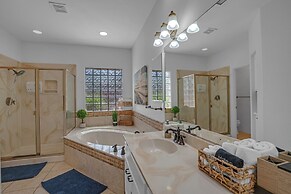 Beautiful Sedona Home, Redrock Views, and Hot Tub by RedAwning