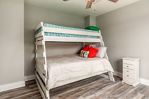 Blue Haven - 1414 Oleander 4 Bedroom Home by RedAwning