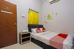 OYO 92451 Hasan House Syariah 2NearVihara Budhi Bhakti