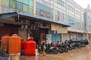 OYO 92451 Hasan House Syariah 2NearVihara Budhi Bhakti