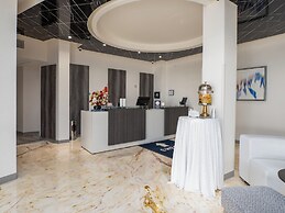 Hotel Mesaluna Short & Long Stay
