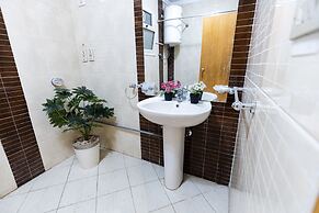 Oak Orchid Opulent 2 BR Apartment with Walk-in Closet