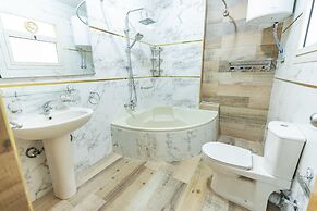 Oak Orchid Opulent 2 BR Apartment with Walk-in Closet