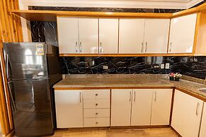Oak Orchid Opulent 2 BR Apartment with Walk-in Closet
