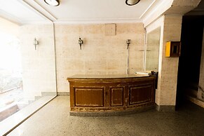 Oak Orchid Opulent 2 BR Apartment with Walk-in Closet