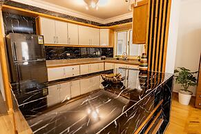 Oak Orchid Opulent 2 BR Apartment with Walk-in Closet
