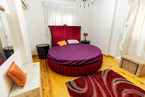 Oak Orchid Opulent 2 BR Apartment with Walk-in Closet