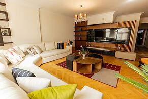 Oak Orchid Opulent 2 BR Apartment with Walk-in Closet
