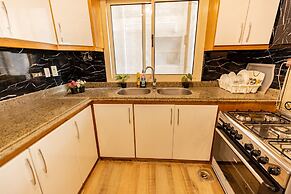 Oak Orchid Opulent 2 BR Apartment with Walk-in Closet