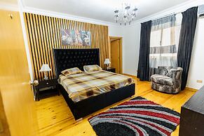 Oak Orchid Opulent 2 BR Apartment with Walk-in Closet
