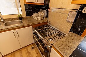 Oak Orchid Opulent 2 BR Apartment with Walk-in Closet