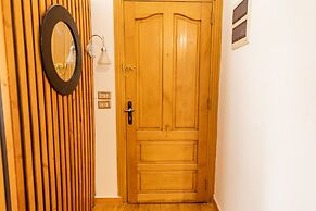 Oak Orchid Opulent 2 BR Apartment with Walk-in Closet
