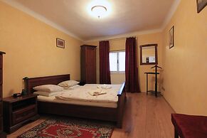 Cool 1 Bedroom Prokopska Apartment in Mala Strana
