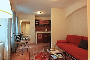 Cool 1 Bedroom Prokopska Apartment in Mala Strana