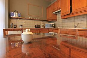 Historical Apartment With Balcony