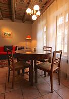 Historical Apartment With Balcony