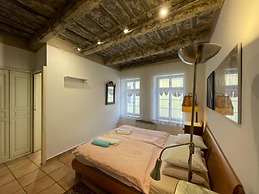 Historical Apartment With Balcony