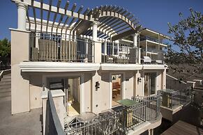 Sunset Cove Villas in Laguna Beach