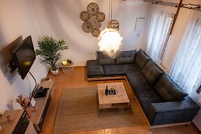 Walnut Tree Villa Ano Archanes-10km From Heraklion