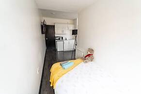 Stunning Studio Next to Restaurants!