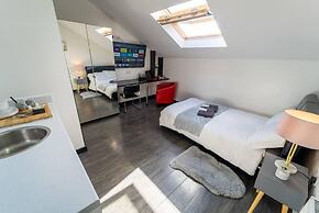 Amazing Studio Next to the City