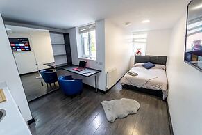 Stylish Studio for Short Term Near the City!
