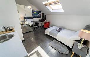 Stunning Studio by Queen Elizabeth Hospital