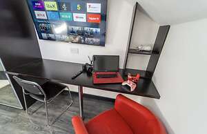 Stunning Studio by Queen Elizabeth Hospital