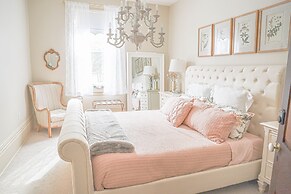 The Saucy Willow Inn and Cottages