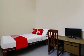Super OYO 92437 Wahidin Guesthouse