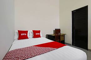 Super OYO 92437 Wahidin Guesthouse