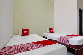 Super OYO 92437 Wahidin Guesthouse
