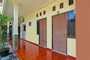 Super OYO 92437 Wahidin Guesthouse