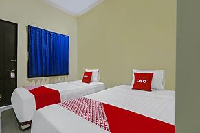 Super OYO 92437 Wahidin Guesthouse