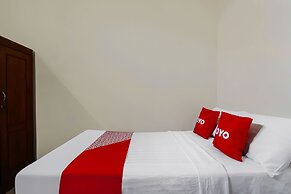 Super OYO 92437 Wahidin Guesthouse