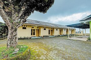 OYO 92406 Hotel Renata 1