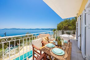 Villa Sunrise in Nisaki