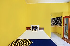 SPOT ON 92372 Rinda Homestay Syariah & Resto