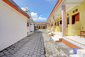 SPOT ON 92372 Rinda Homestay Syariah & Resto